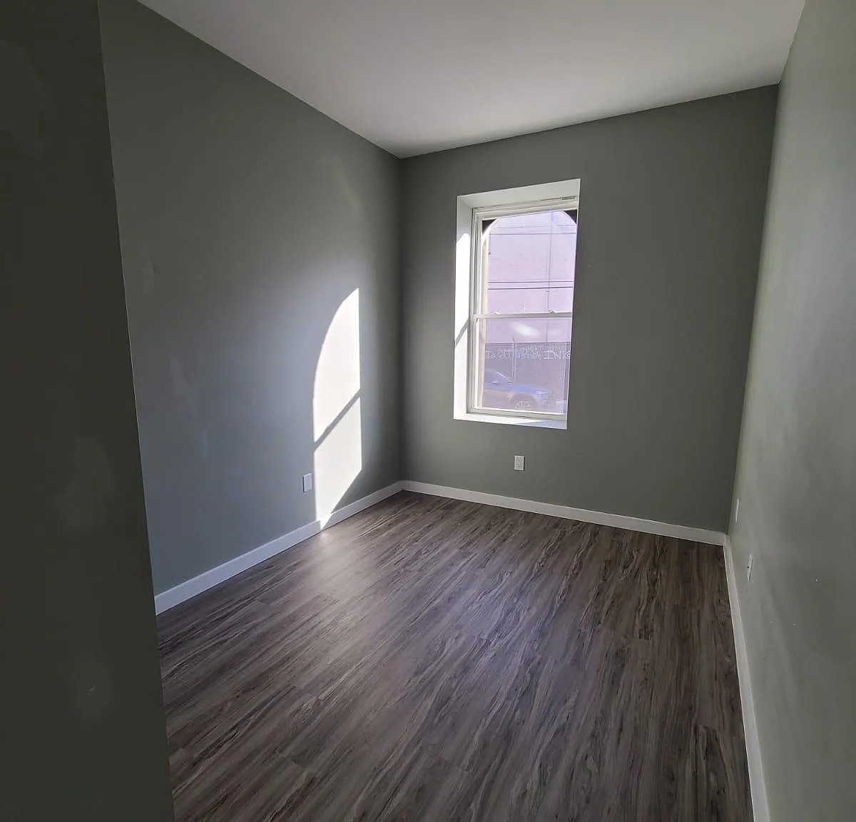 98 Clinton Ave — Photo 2