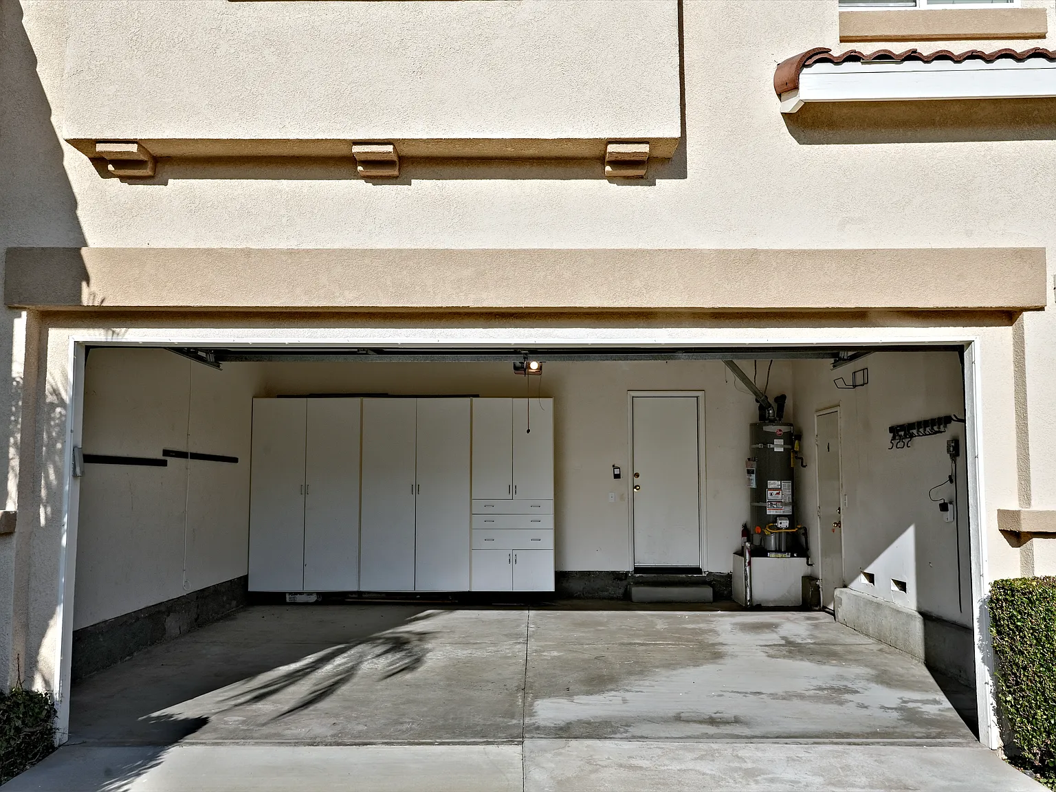 4 bed, 2286 sqft, $3,800 — Photo 3