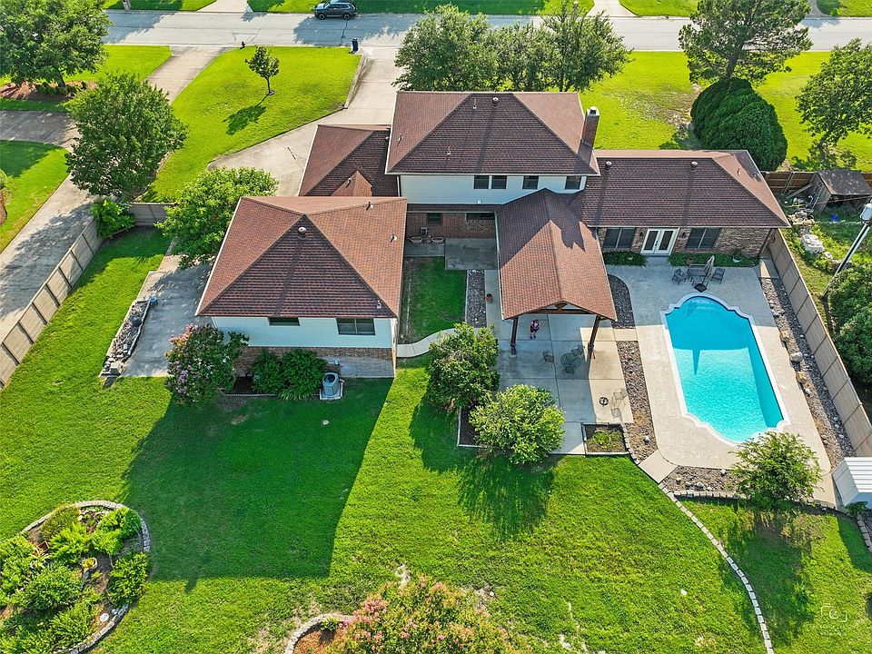 1st image of 132 Tamarron Dr