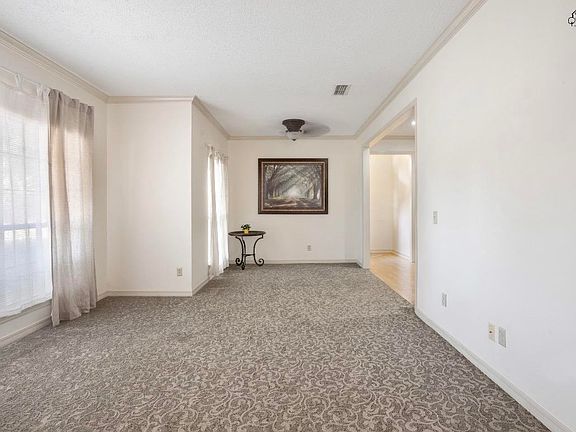 4th image of 301 Morningside Dr