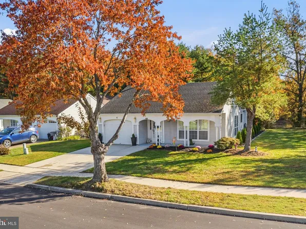 4 Buxton Ct, Southampton, NJ 08088