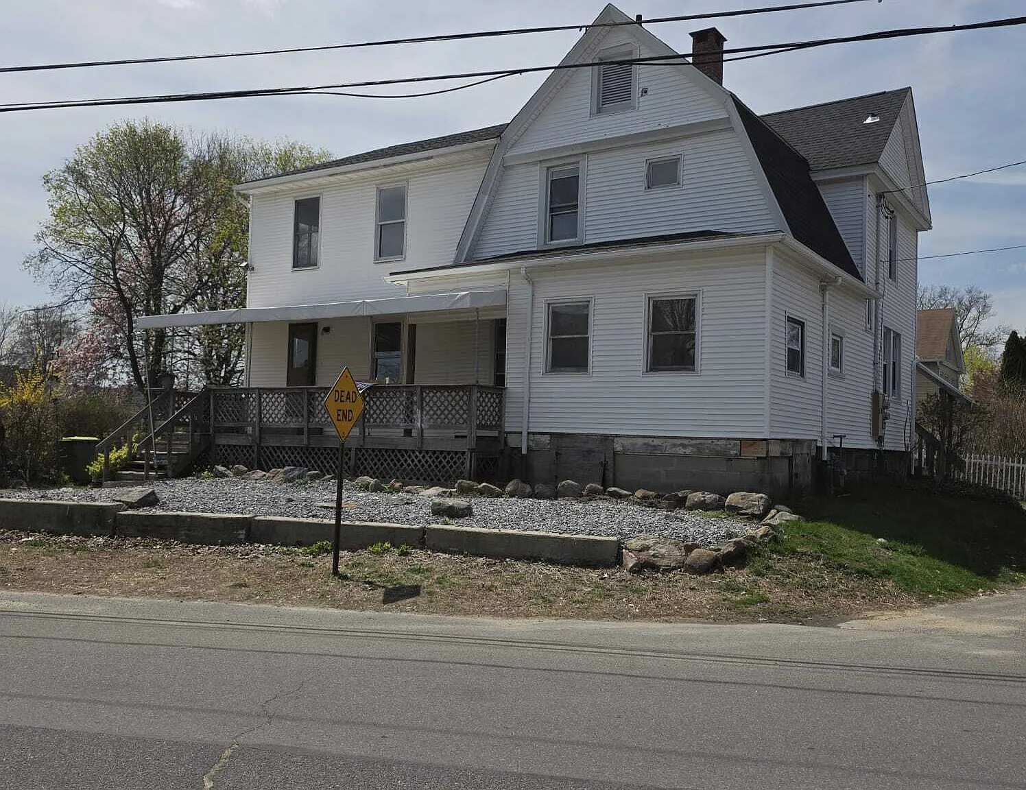 3 bed, 1.5 bath, 1255 sqft, $2,200 — Photo 2