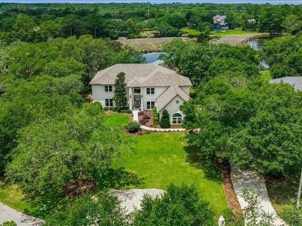 2893 Avenida De Soto, Navarre, FL 32566