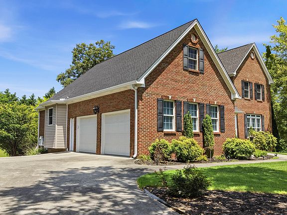 2nd image of 227 English Oaks Dr NE