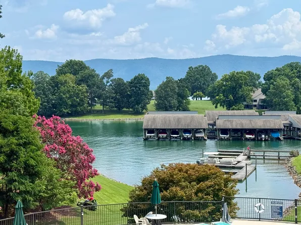 290 Sailors Cove Dr Unit 404, Moneta, VA 24121