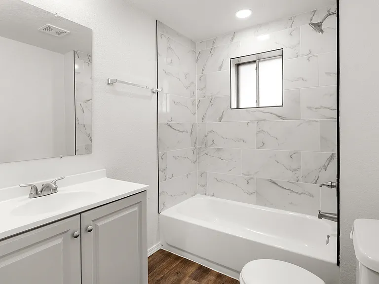 607 W Wisconsin Ave — Photo 16