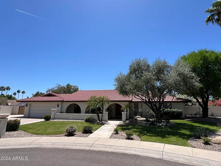 4539 E Karen Dr — Photo 1
