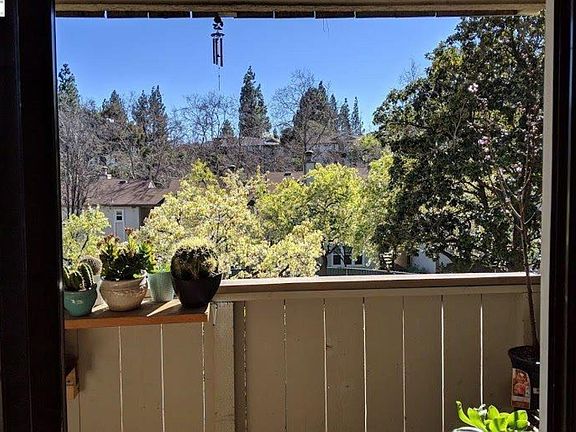 4th image of 395 Camelback Rd APT 2