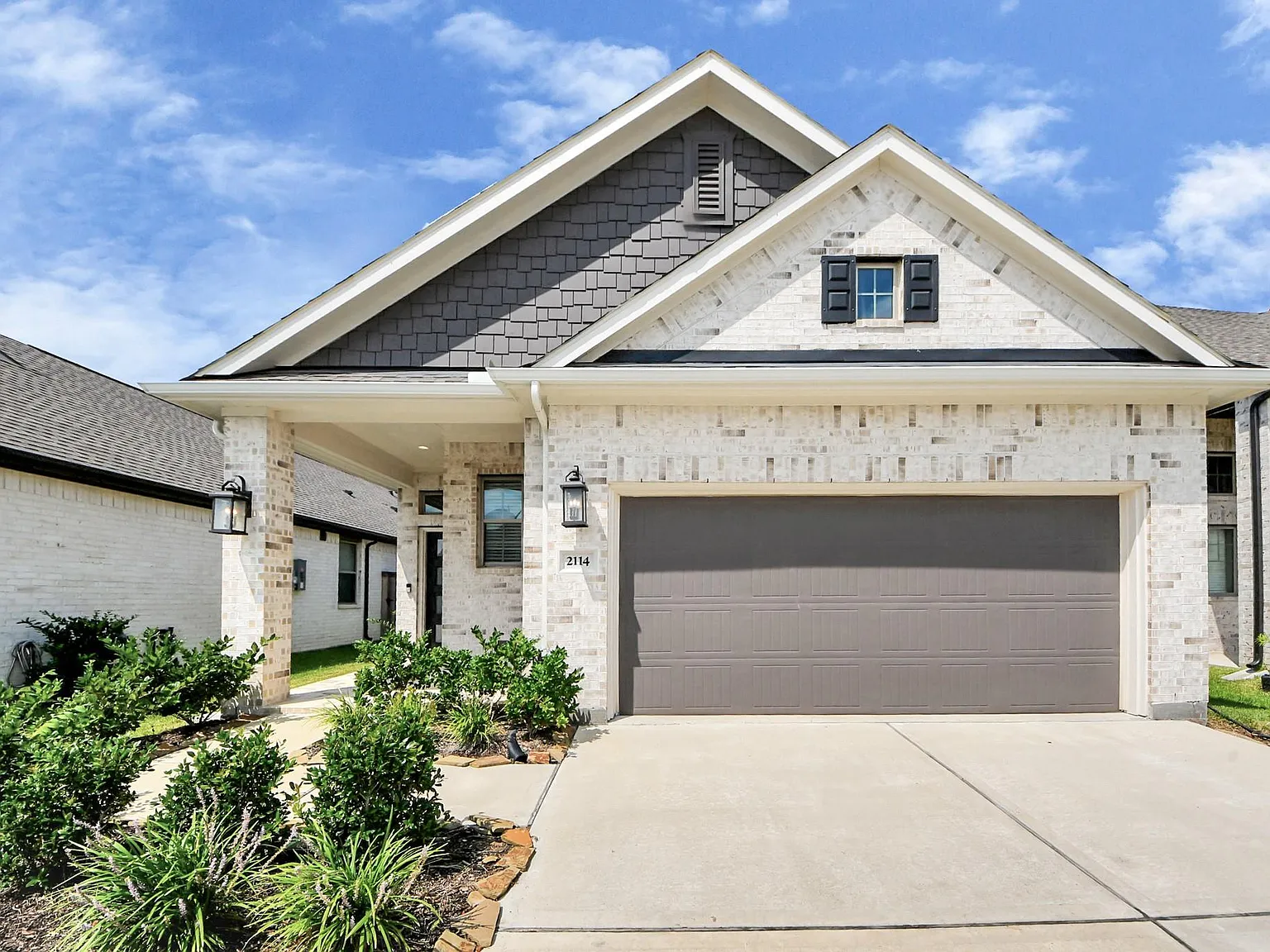 3 bed, 2.0 bath, 1702 sqft, $2,575 — Photo 1