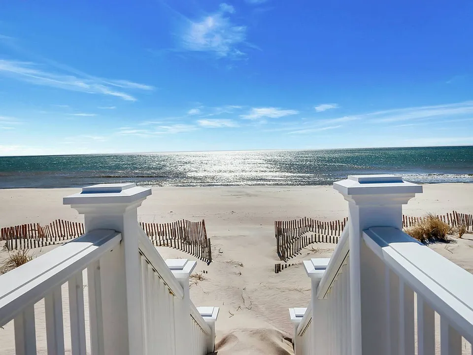 19 Dune Rd