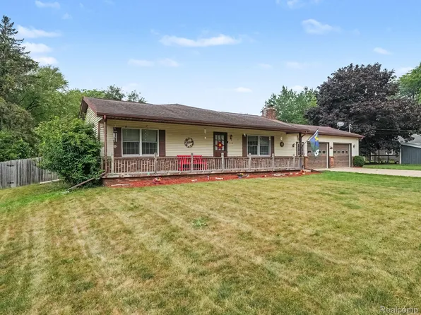 710 Wood St, Stockbridge, MI 49285