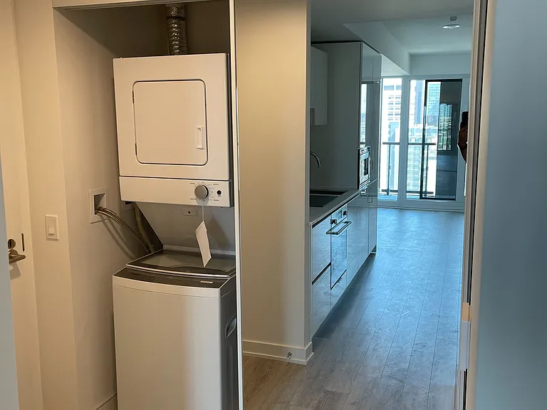 238 Simcoe St #1701 — Photo 4