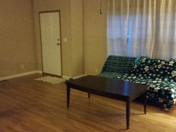 Living Room / Entry