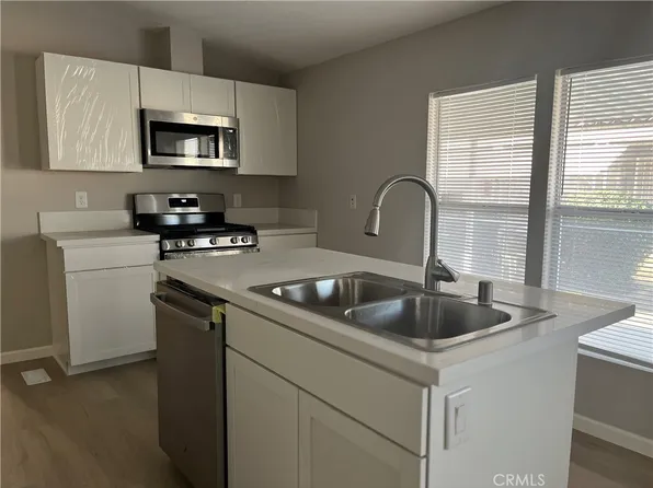 1015 S Lyon Ave, Hemet, CA 92543