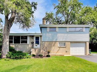 1115 Pfingsten Rd, Glenview, IL 60025