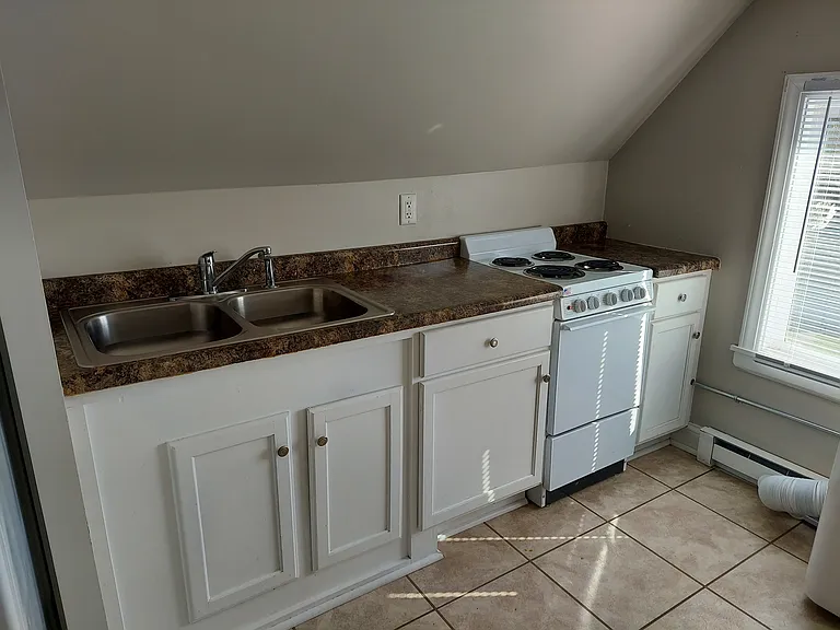 236 Cypress St S #3 — Photo 4