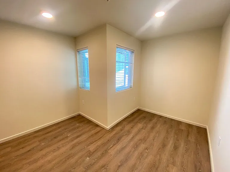 Plaza Apartments — Photo 164