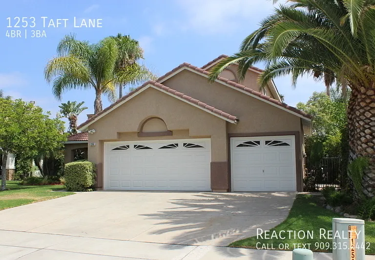 1253 Taft Ln — Photo 1