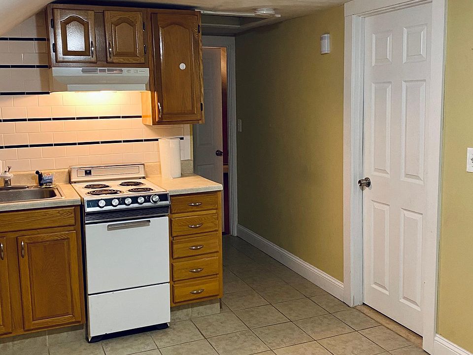 2nd image of 439 Broad St Unit 3