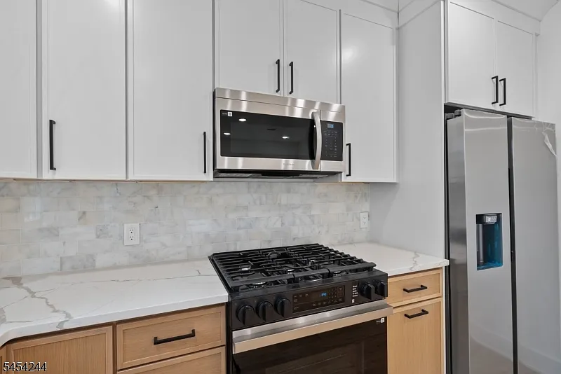 3 bed, 2.0 bath, $3,400 — Photo 3