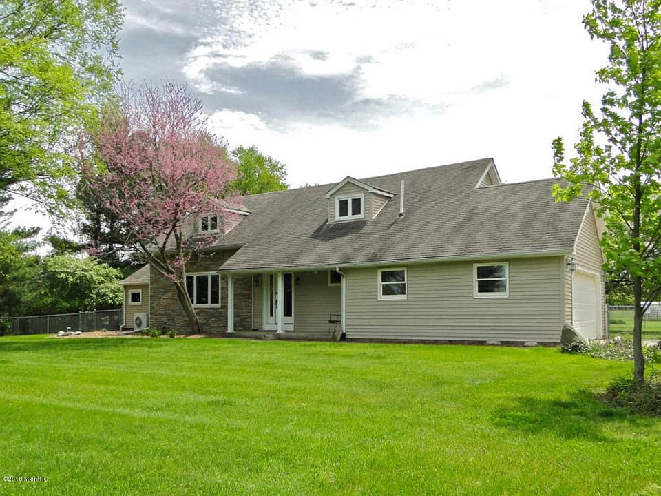 01 7950 W AB Avenue House Exterior 01