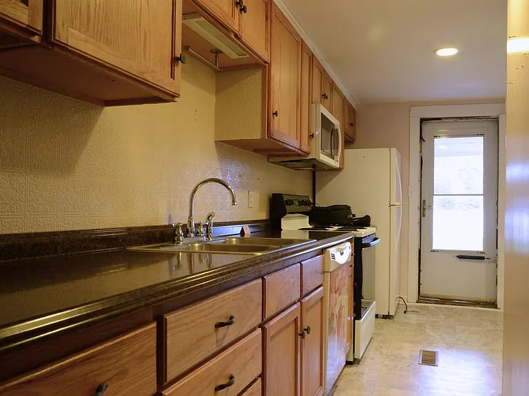 18 Manning Hill Rd #B — Photo 8