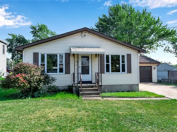 1762 Whitehaven Rd, Grand Island, NY 14072