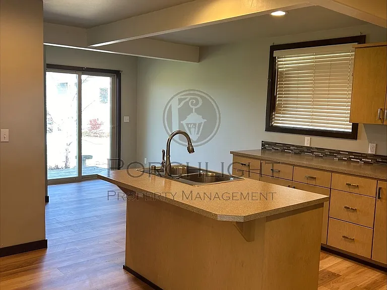 407 E Main St #B — Photo 7