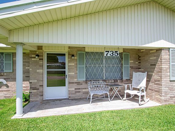 4th image of 735 Clarke Rd