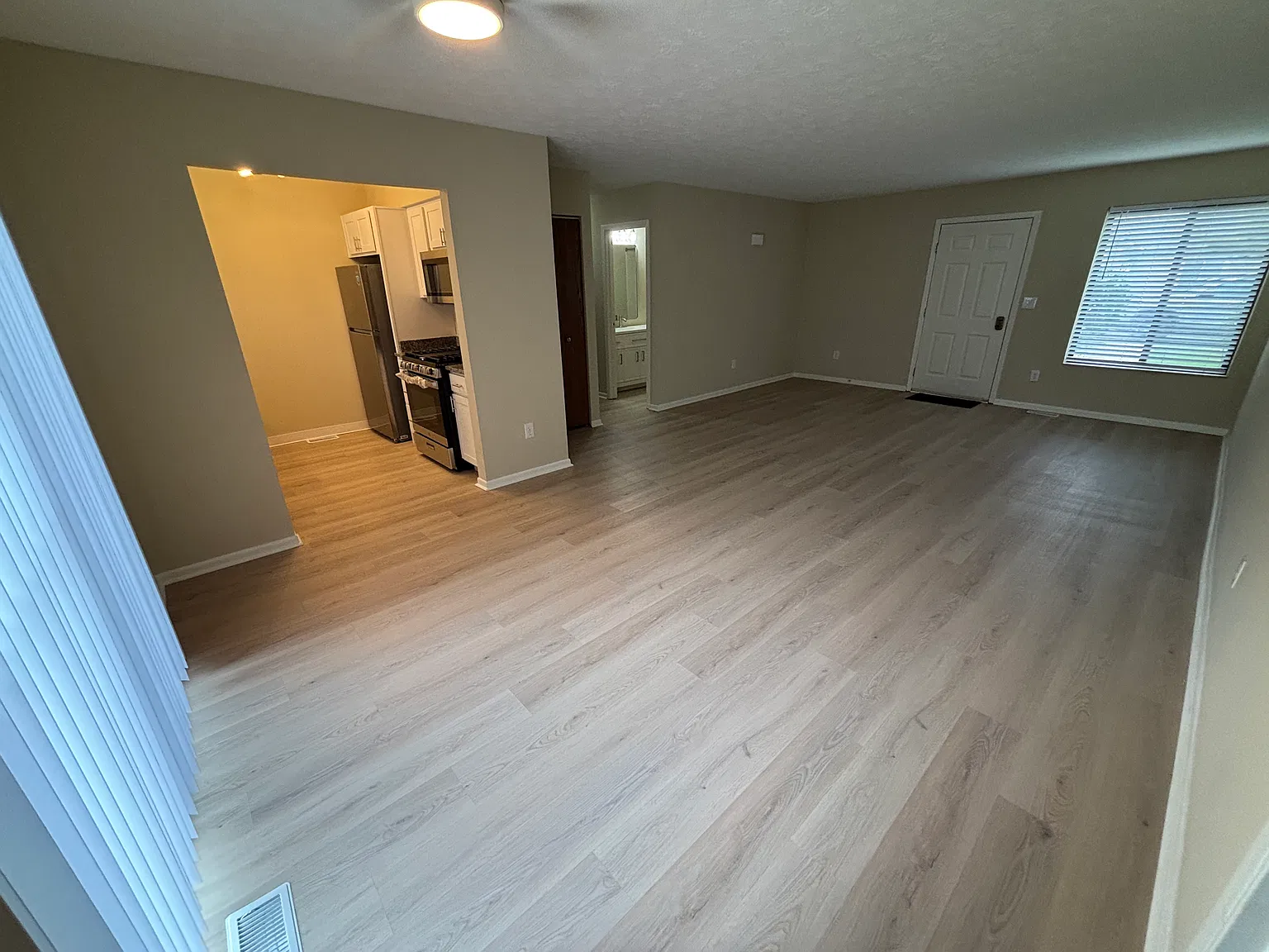2 bed, 1028 sqft, $1,450 — Photo 4
