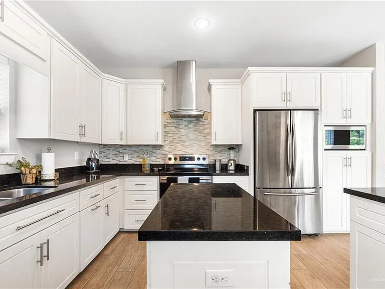 1304 Providence Ave — Photo 12