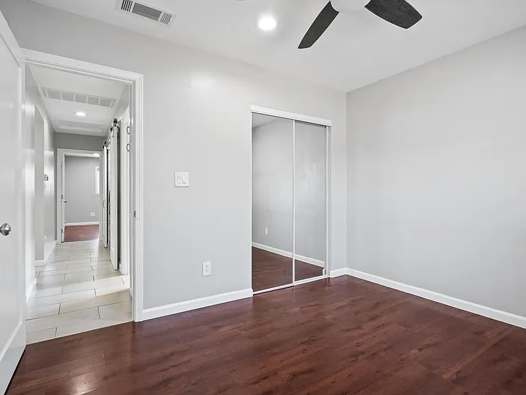 20247 Kinzie St — Photo 15