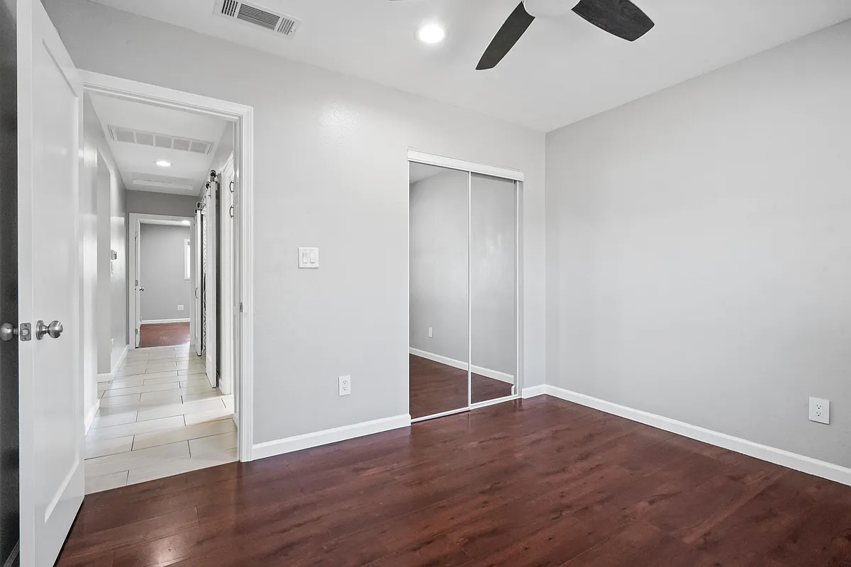Building Photo - 20247 Kinzie St
