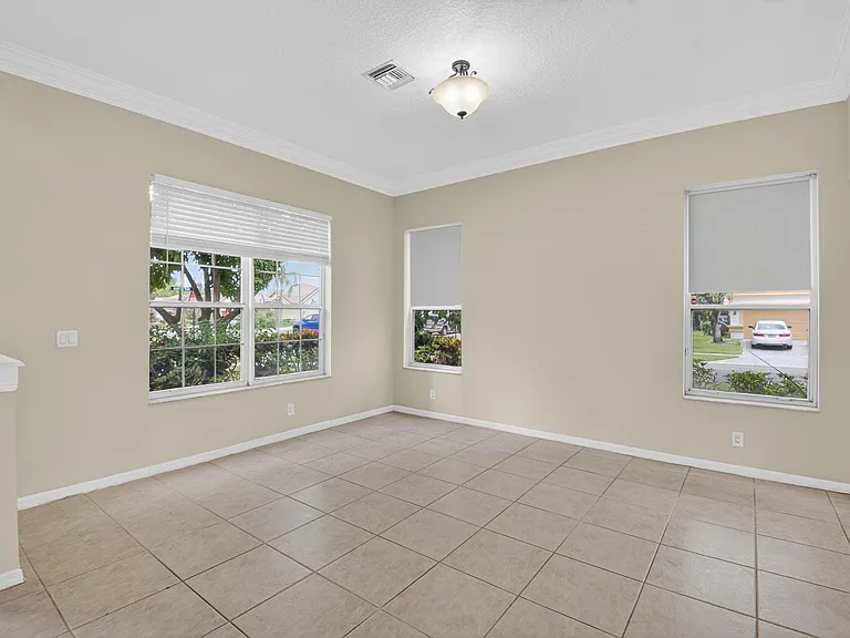 22194 Braddock Pl — Photo 10
