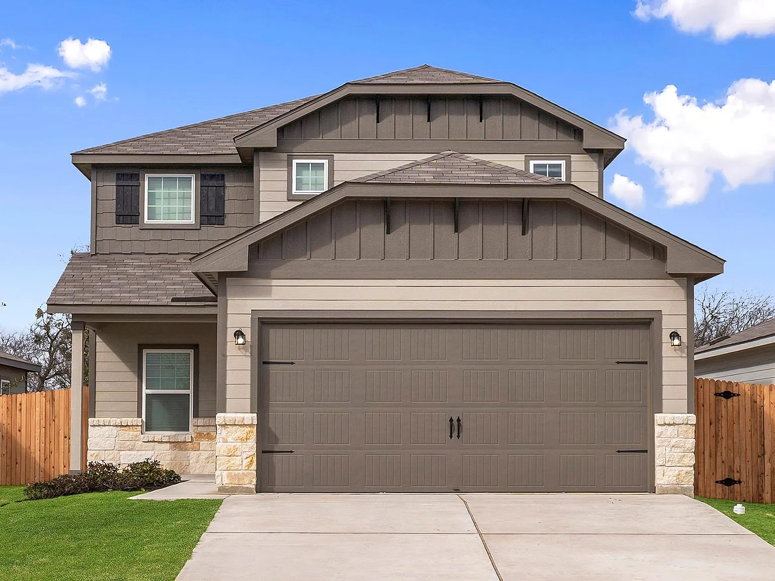 4 bed, 2.5 bath, 1924 sqft, $2,515 — Photo 1