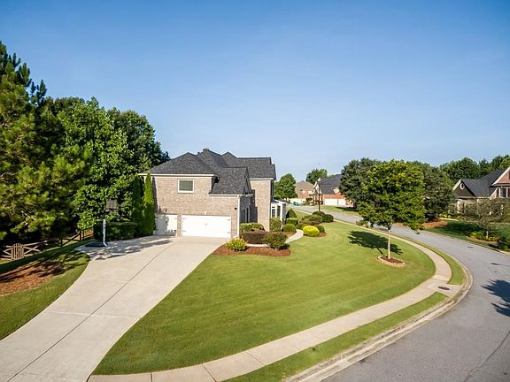 3rd image of 124 Olde Heritage Way