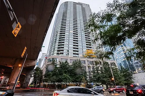 18 Yonge St Photo 1