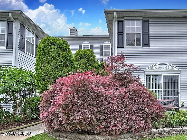 761 Banyan Ct — Photo 2