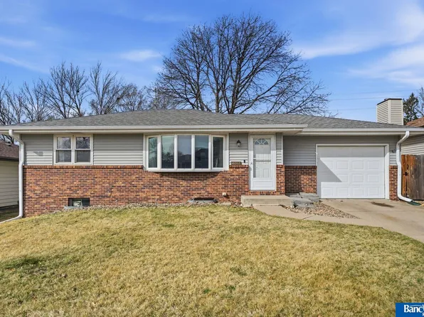 4017 Paxton Dr, Lincoln, NE 68521