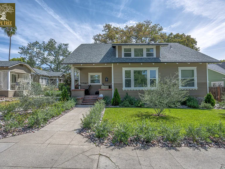 160 N Myrtle Ave — Photo 1