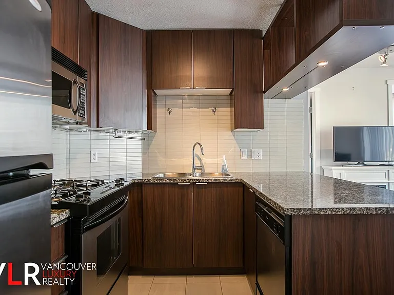 1010 Richards St #1702 — Photo 2