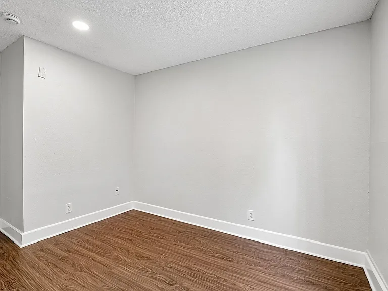 700 S. Berendo Ave — Photo 16