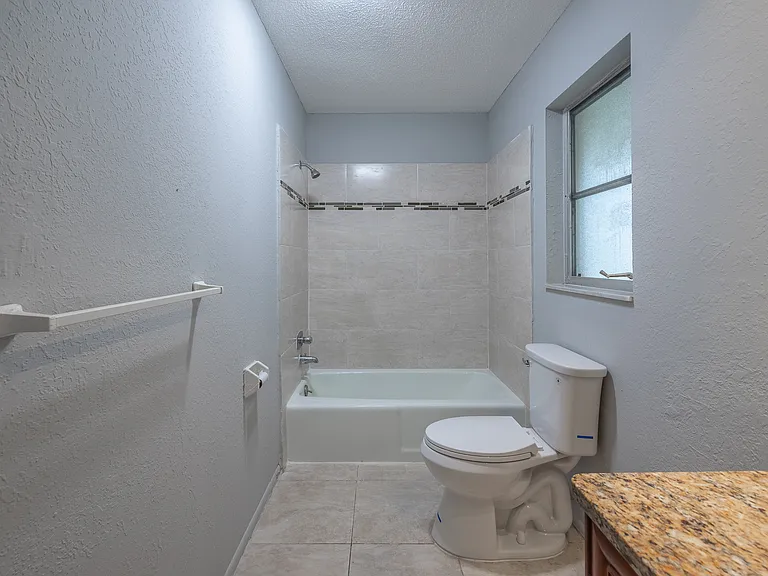 916 Gillespie St — Photo 24