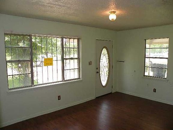 2nd image of 4902 Gloria Dr