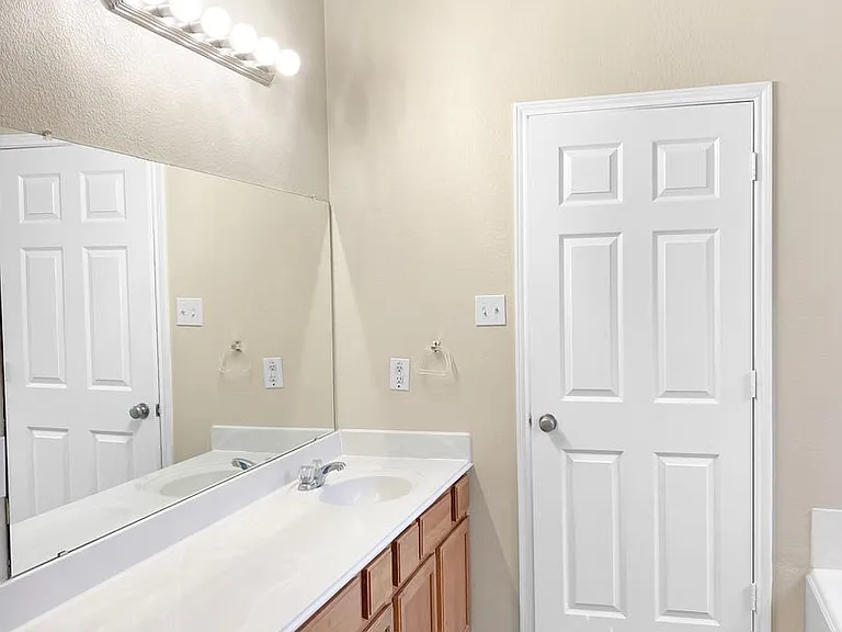7221 Lindentree Ln — Photo 7
