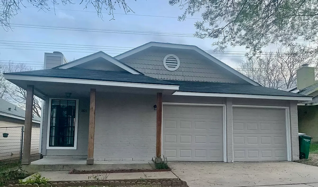 3 bed, 1218 sqft, $2,300 — Photo 1