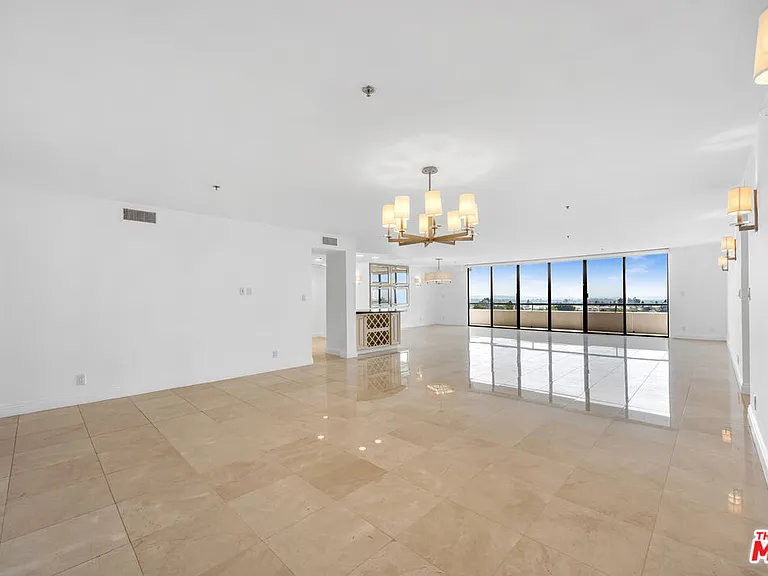 10660 Wilshire Blvd #701 — Photo 3
