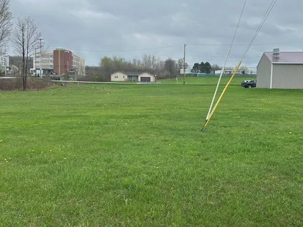 8020 Oliver Rd, Erie, PA 16509