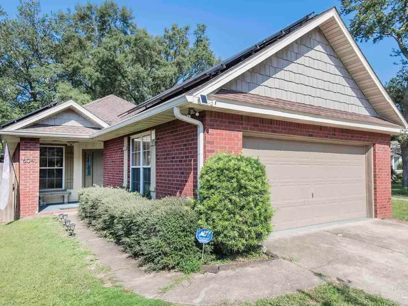 6041 Champion Oaks Dr, Pensacola, FL 32526