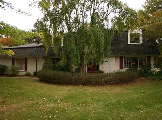 865 Peach Blossom Ln, Rochester Hills, MI 48306